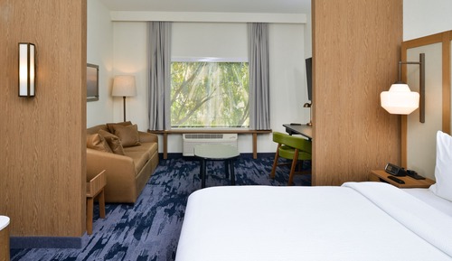 Suite, 1 King Bed with Sofa bed (Mobility Accessible, Tub)