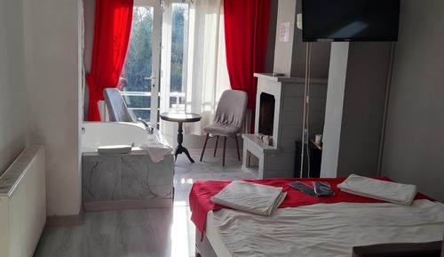Deluxe Room, Jetted Tub (Fireplace/Şömine)