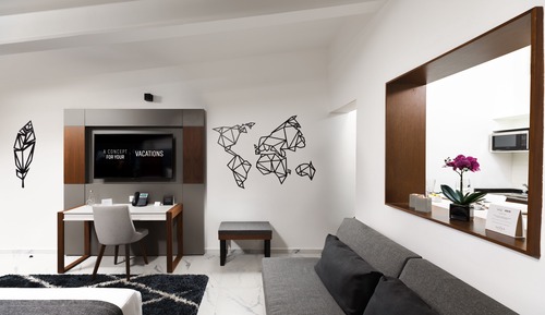 Luxury Master Suite, Kitchen & Living Room