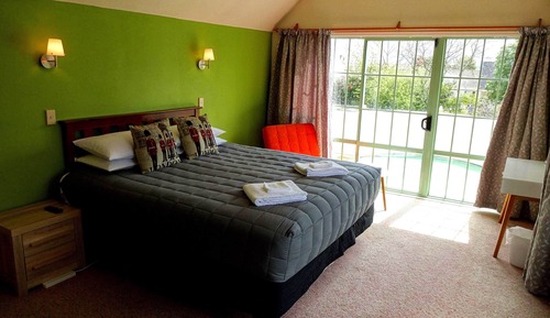 4 Bedroom Holiday House