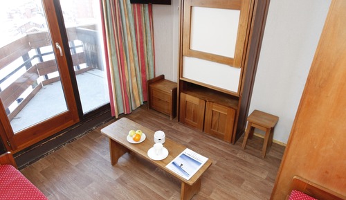 Studio, Balcony