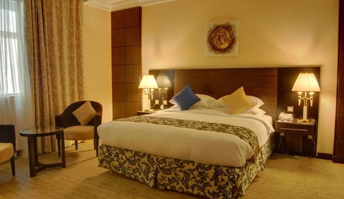 Classic Room, 1 King Bed, Accessible, Smoking