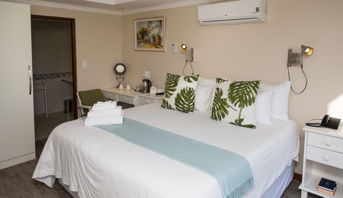 Deluxe Sea Facing Lower Level Room 5