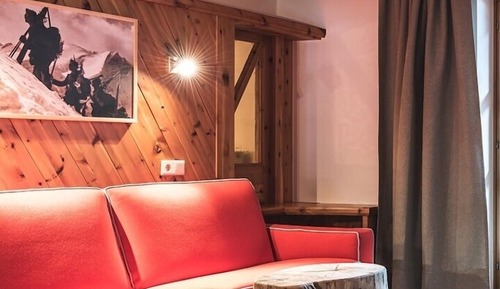 Traditional Suite, 2 Bedrooms, Balcony, Mountain View
