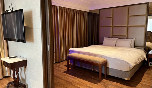 Luxury Suite
