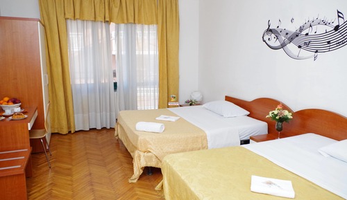 Quadruple Room, Shared Bathroom