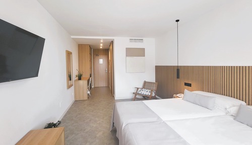 Superior Double Room Single Use, Balcony, Garden View