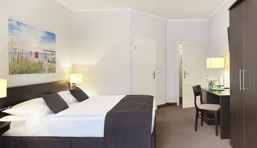 Junior Suite, Partial Sea View