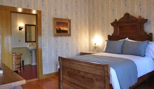 Deluxe Suite, 1 Queen Bed, Balcony, Park View (Pine Tub Suite)