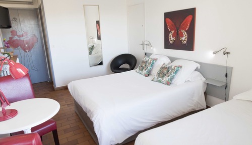 Studio, Kitchenette (2)