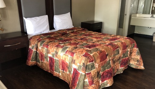 Standard Room, 1 Queen Bed