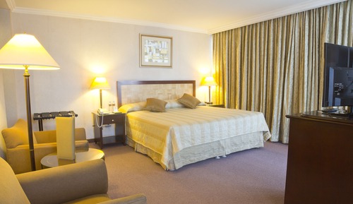 Junior Suite, 1 King Bed (Multi Use)