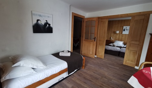 Family suite twin beds