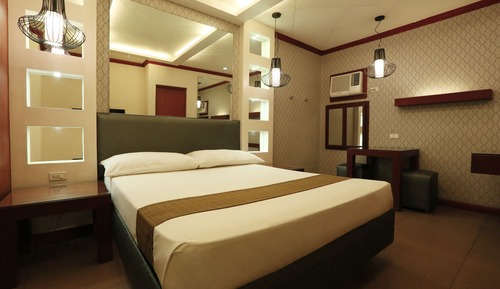 Standard Room, 1 Queen Bed (No Garage)