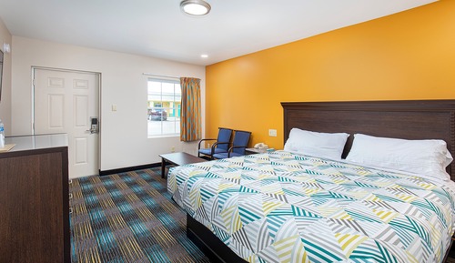 Standard Room, 1 King Bed, Smoking