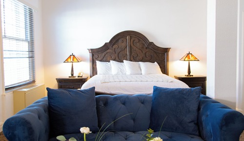 Champagne Suite