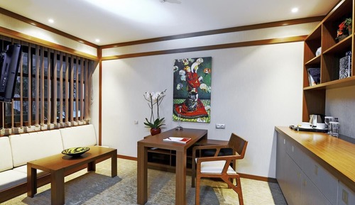 Suite, 1 King Bed, Non Smoking (Garden)