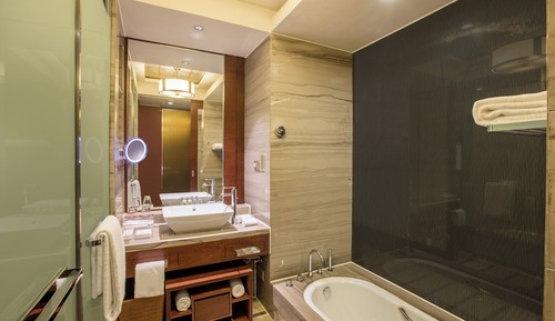 Standard Room, 1 King Bed, Club Lounge Access