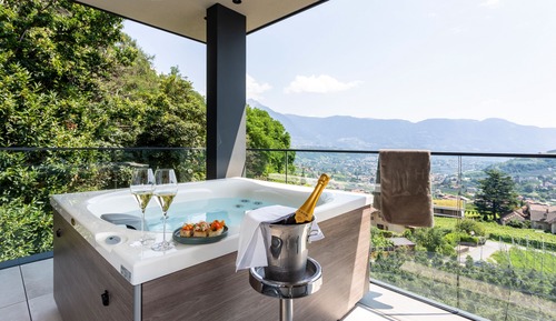 Luxury Suite, 1 King Bed, Jetted Tub, Executive Level