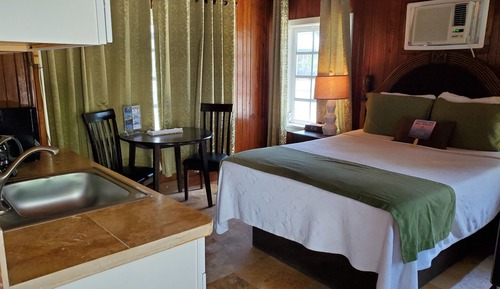 Room, 1 Queen Bed, Courtyard View (Stingray Guest Room-1st Floor)