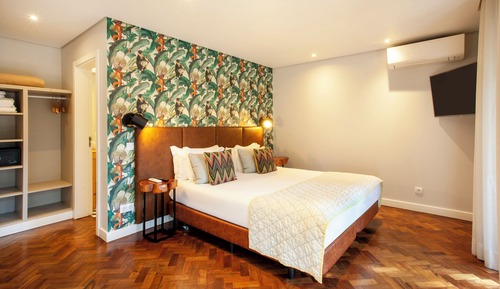 Suite with Balcony and Kitchenette