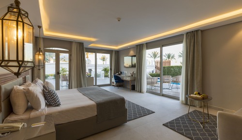 Diamond Pool Suite (Posh Club)