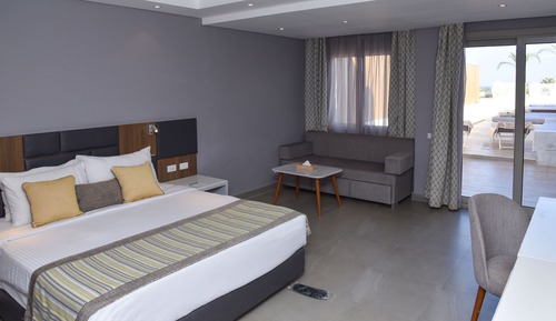 Jacuzzi Suite (Posh Club)