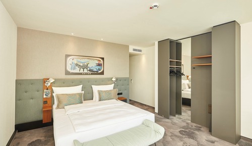 Business Room, 1 King Bed, Balcony