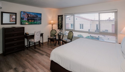 Deluxe Room, 1 King Bed, Partial View