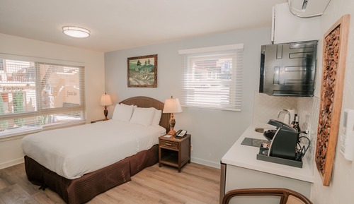 Basic Room, 1 Queen Bed