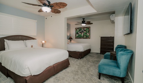 Deluxe Room, 2 Queen Beds, Partial Ocean View