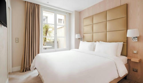 Suite, 1 Queen Bed with Sofa bed, Terrace
