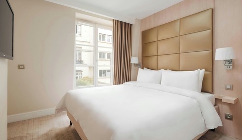 Suite, 1 Queen Bed with Sofa bed