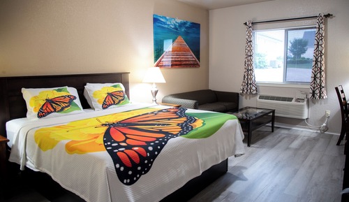 Standard Room, 1 Queen Bed (Standard Room)