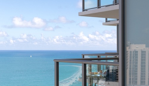 Grand Room, 1 King Bed, Oceanfront (Mobility Accessible, Roll-in Shower)