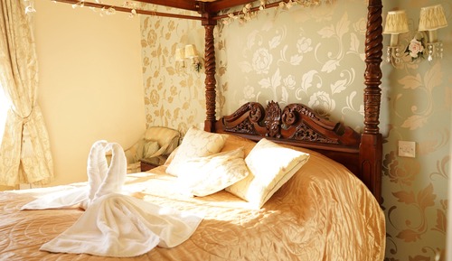 Four Poster Double Room with Seaview
