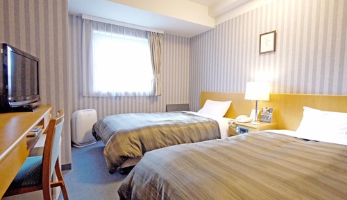 Twin Room, Smoking