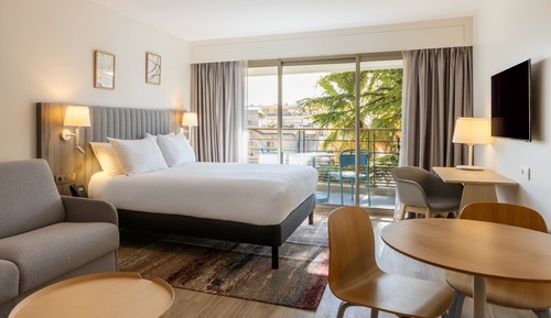 Studio Suite, 1 Queen Bed with Sofa bed, Balcony
