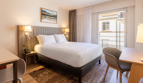Studio Suite, 1 Queen Bed, Kitchen