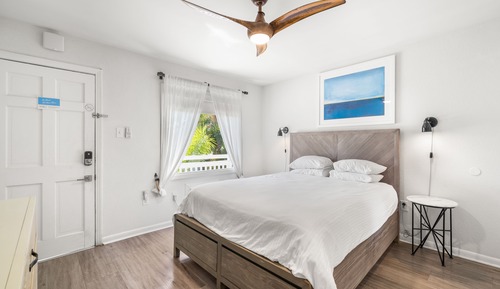South Petite Room