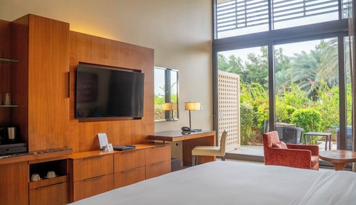 Deluxe Room - King Bed, Non-Smoking