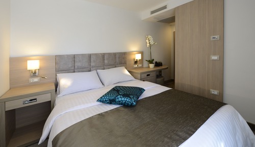 Single Room, Park View