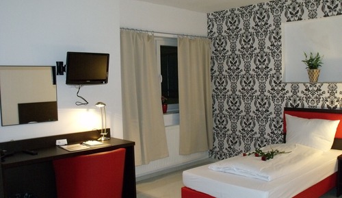 Double Room Single Use, Private Bathroom