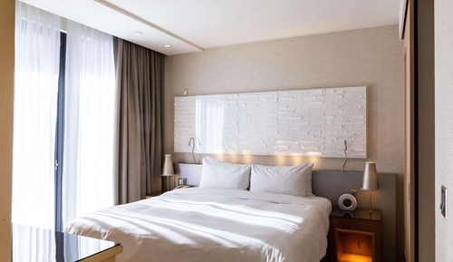 Suite, 1 King Bed, Non Smoking, Park View (Ambassador)