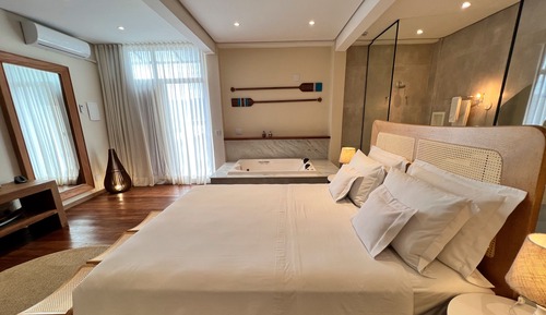 SUITE CASTELHANOS