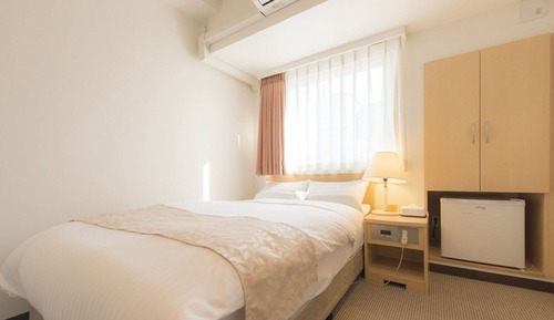 Semi Double Room, Smoking