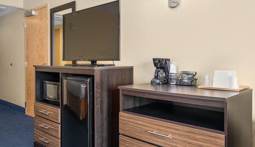 Standard Room, Partial Ocean View (2 Queens & Sofa)