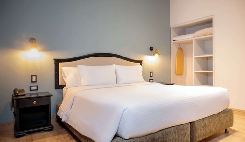 Junior Suite, 1 King Bed, Non Smoking