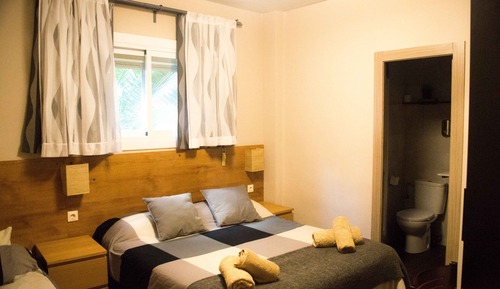 Standard Triple Room, Private Bathroom