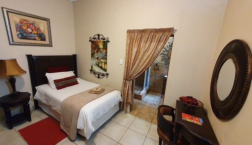 Comfort Room (2)
